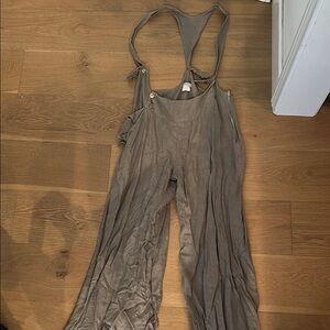 Stylish Women's Jumpsuit in Gray